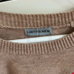 Brown crewneck sweater with red heart size small thumbnail 2