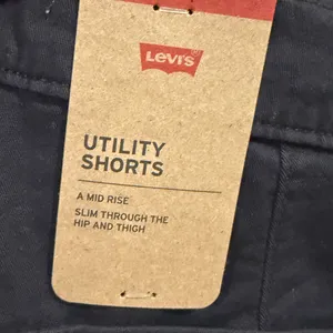 NWT Levi's Utility Shorts‎ in Caviar Black Size 30 thumbnail 5