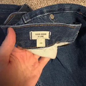 Madewell Rigid Denim A-Line Mini Skirt Medium Wash Raw Hem Size 28 High Rise‎ thumbnail 5