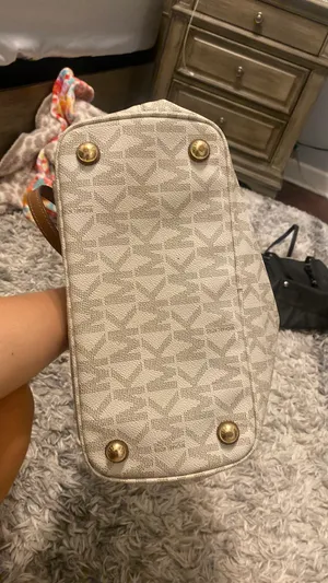 Michael Kors Purse thumbnail 9