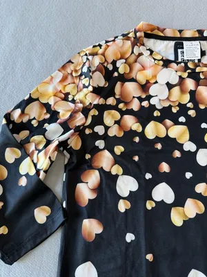 Women's 3/4 Sleeve Black and Heart Theme Top Size M #260834 thumbnail 2