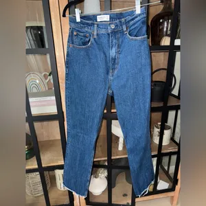 Abercrombie Curve Love Jeans 90s slim straight ultra high rise medium wash raw thumbnail 6