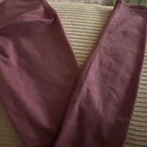 Alo Yoga Leggings thumbnail 3