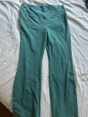 Aritzia TNA Chill Atmosphere Flare leggings thumbnail 1