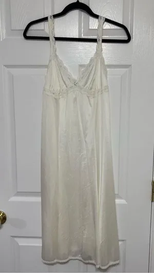 Vintage White Slip Dress Lace Detail Size Small/ Medium thumbnail 2