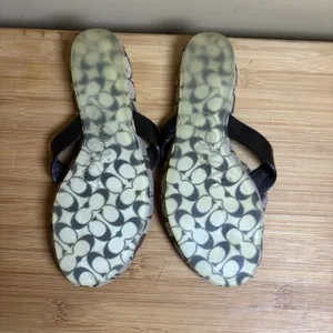 Women's Signature Coach‎ Slip On Sandals 7B Brown Patent Leather Strap- Flower thumbnail 4