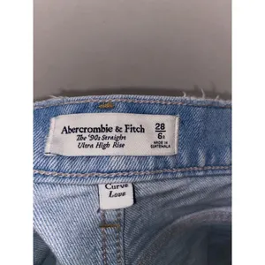 Abercrombie Fitch Curve Love 90s Straight Sz 6/28 Ultra High‎ Rise Jeans Blue thumbnail 3