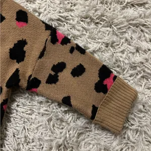 Takeout Sweater Women’s Size XS Leopard Print 1/4 Sleeve Sweater - Tan and Pink thumbnail 7