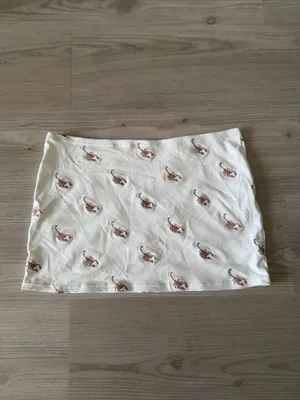 Classic Cream Mini Skirt with scorpion Embroidery thumbnail 4