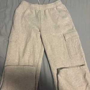 Aritzia Cargo Pants thumbnail 1