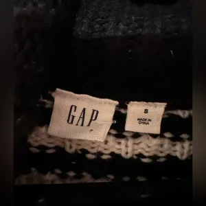 NWOT GAP- black and white stripped turtleneck sweater thumbnail 3