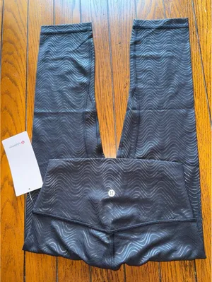 Lululemon Align High Rise 21” Aqueous Emboss Black Size 6 NWT thumbnail 1