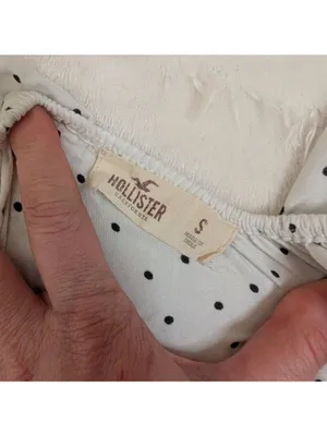 Hollister White Polka Dot Off-Shoulder Crop Top – Size Small thumbnail 7