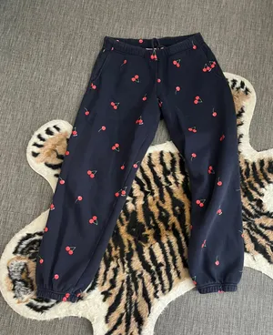 Starfit Cherry Sweatpants thumbnail 1