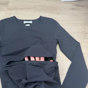 Aritzia Babaton SEGOVIA BLACK CUT OUT CONTOUR BODYSUIT thumbnail 8