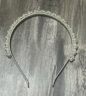 Pearl-Accented Ribbon Headband for Women thumbnail 1