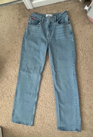Abercrombie High-Rise 90s Relaxed Curve Love Jeans thumbnail 1