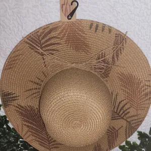 Wide-brimmed beach or field hat. Made mainly of straw. thumbnail 3