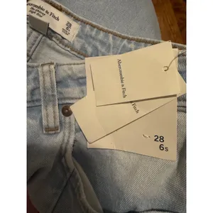 Abercrombie & Fitch Curve Love Skinny High Rise Split Hem Jeans Light Wash 28/6s thumbnail 7