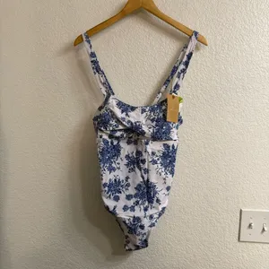 BERLOOK Floral Plus Size One-Piece Swimsuit Size 16 BNWT thumbnail 2