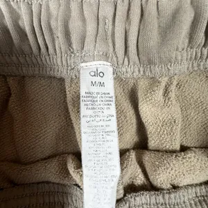 Alo Yoga Accolade Sweatpants Womens Medium Taupe Wide Leg Fleece Lounge Trousers thumbnail 4