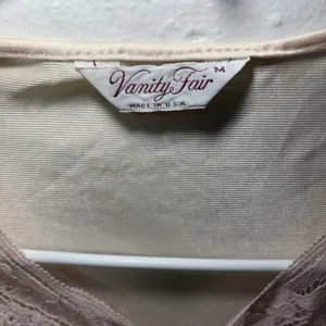 80s Vanity Fair Vintage Nightgown Light Pink Lace Trim Nylon USA Size M Coquette thumbnail 2