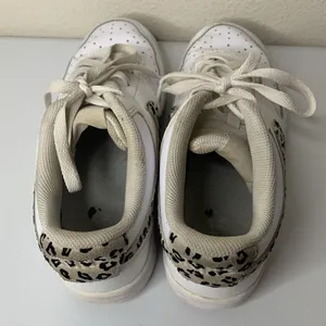 Nike Court Vision Low Womens Sz 9 White Desert Leopard Swoosh Shoes Sneakers thumbnail 8