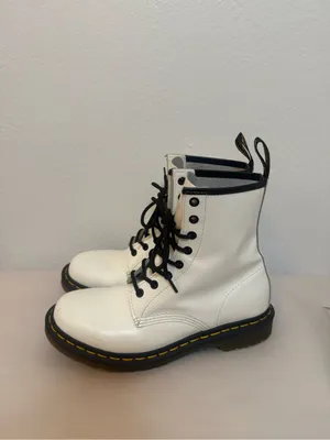 Dr. Martens 1460 WOMEN'S PATENT LEATHER LACE UP BOOTS‎ thumbnail 4