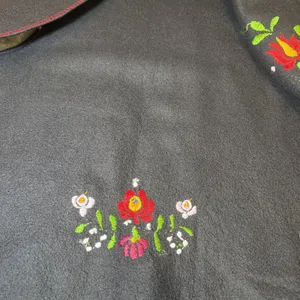 Vintage Women's Size Large Black Felt Vest Floral Embroidered Folk Art Boho thumbnail 12