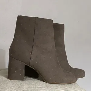 Old Navy Boots Women's Size 10 Grey Suede Leather Pointed Ankle Boots like new one worn thumbnail 6