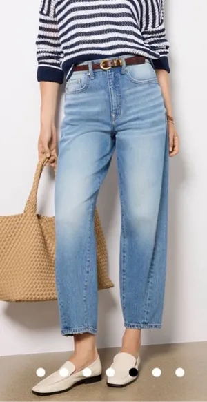 Evereve Ever Seamed Medium Blue Barrel Leg Jeans Size 30 High Rise Ankle Length thumbnail 1