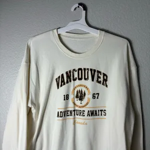 Vancouver Canada Graphic Sweatshirt Women’s L Tan Crewneck Adventure Awaits thumbnail 3
