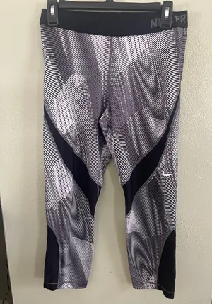 Nike Pro Cropped Leggings thumbnail 1