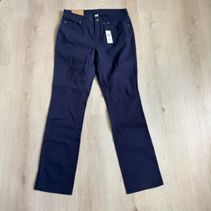 L.L. Bean NWT Women's Classic Navy Straight Leg Favorite Fit Pants Size 6R thumbnail 3