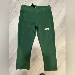 Set‎ NWOT New Balance womens Black and Green Active Leggings thumbnail 3