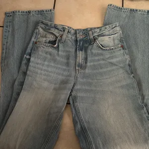 ZARA High-Rise Jeans Straight Leg thumbnail 1