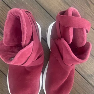 Skechers D’Lites Toasty Toes Burgundy Suede Ankle Boots Buckle Women’s 6.5 thumbnail 3
