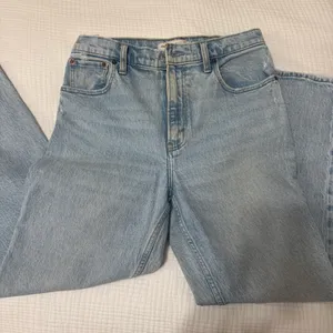 Abercrombie 90s Straight Ultra High Rise thumbnail 1