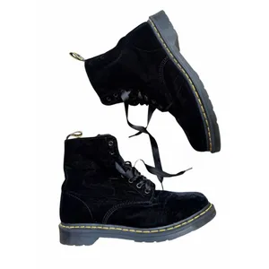 Dr. Martens Womens 1460 Pascal Velvet Black Boots Ribbon Laces Vegan 11 thumbnail 5
