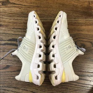 On Running Cloud Sneakers in Cream and Yellow Gray Size 9.5 thumbnail 3