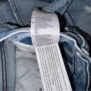 Abercrombie & Fitch Distressed Cropped distressed‎ raw hem mom jeans light 26 thumbnail 4