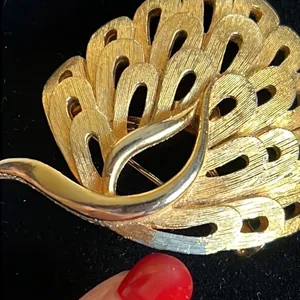 Vintage JJ Jonette abstract peacock gold tone metal brooch lucky charm thumbnail 5