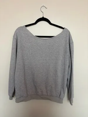 Off the shoulder Chicago Graphic Sweatshirt in Light Gray thumbnail 2