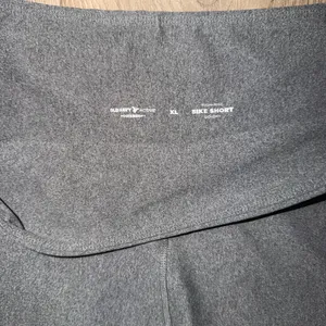 Pre-Owned Old Navy Active Powersoft High-Rise Gray Bike Shorts Go-Dry Size XL thumbnail 3