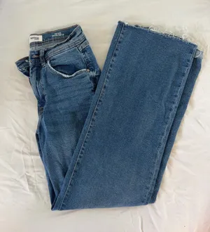 Kensie mid rise blue denim jeans with raw hem. Size: 2 #denim #highwaisted #rawhem thumbnail 1