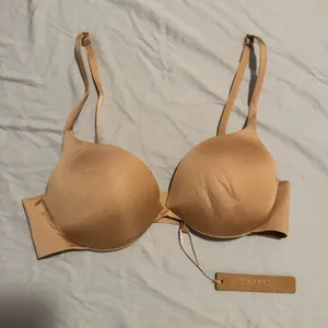 SKIMS Ultimate Push-Up Plunge Bra thumbnail 1