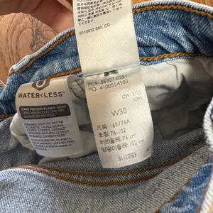 Levi's 501 Distressed Denim Cut Off Jean Shorts Cotton Women 30 light‎ wash thumbnail 11