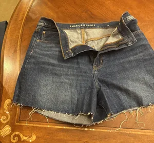 American Eagle Womens Size 14 Highest Rise 90s Boyfriend Short thumbnail 1