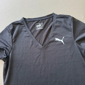 Puma Lightweight V-neck athletic t-shirt thumbnail 3