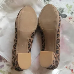 Old Navy Women's Leopard Faux-Suede Mid-Heel Pumps thumbnail 6